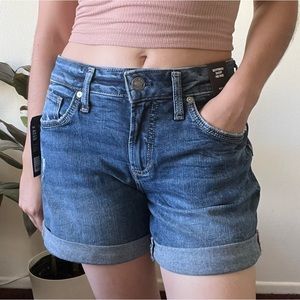 Silver Jeans - Boyfriend shorts Mid Rise Denim Design